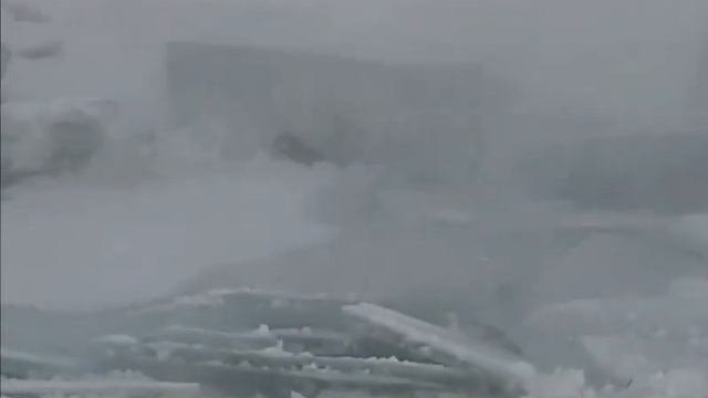 Прибывающая вода сорвала кромку ледостава на Енисее смотреть онлайн