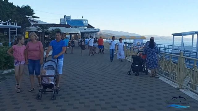 Прогулка по Алуште. Набережная и пляжи Рабочего Уголка. 2020 смотреть онлайн