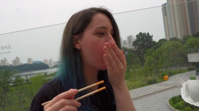 Foreigners React to Popular Korean Convenience Store Foods смотреть онлайн