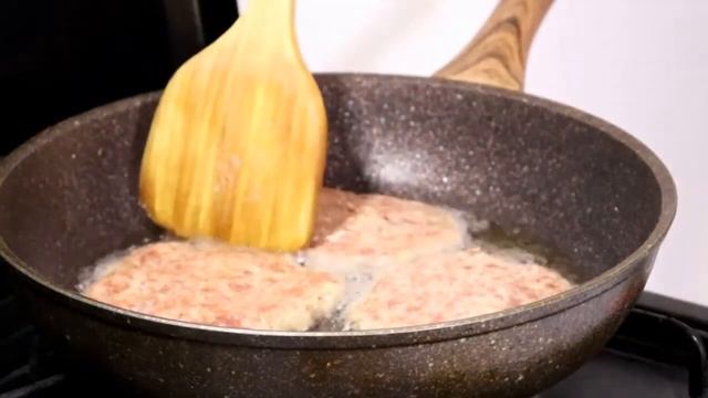 Котлеты из фарша рецепт. Котлеты мясные сочные. Котлеты из фарша видео. Домашние котлеты рецепт. смотреть онлайн