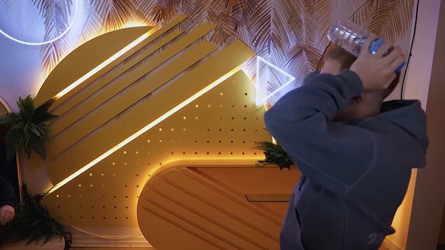 ON FAIT DES CANULARS À DES INCONNUS ! (on s'est fait menacer à cause d’un prank 😳) смотреть онлайн