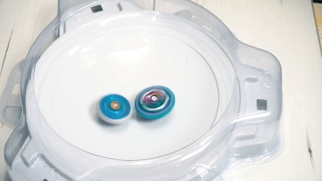 УЧУ ЖЕНУ играть в Бейблэйд Beyblade Burst