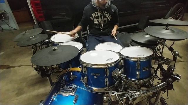 Pearl Mimic Pro sounds in a big room. смотреть онлайн