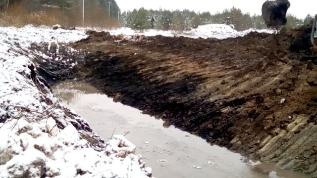 КАК СДЕЛАТЬ ПРУД ДЛЯ РАЗВЕДЕНИЯ РЫБЫ. Копаем новый пруд смотреть онлайн