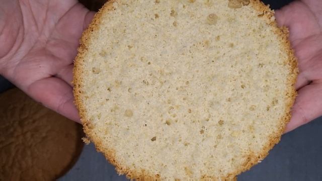 Нежный ванильный торт с клубничной начинкой. Просто и вкусно. смотреть онлайн