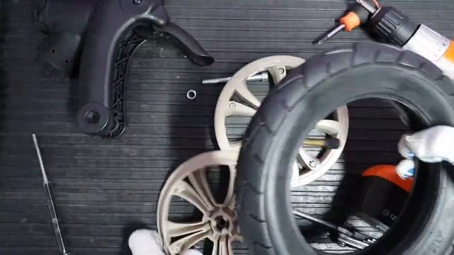 Как разобрать переднее поворотное колесо детской коляски смотреть онлайн