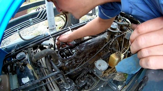 Замена прокладок клапанной крышки МТЗ -1025.2 смотреть онлайн