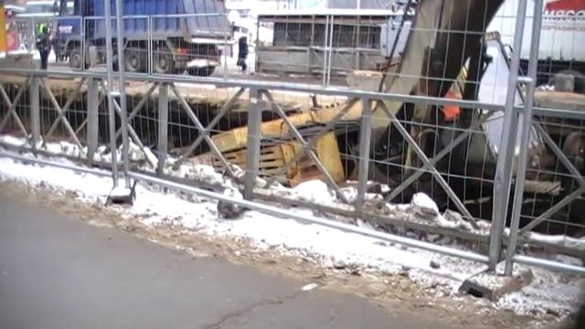 г.Пермь.Куйбышева.Провалился Экскаватор смотреть онлайн