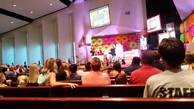 Anna doing her karate in church that she learned during VBS смотреть онлайн