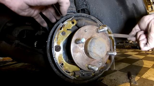 Замена задних тормозных колодок на Шевроле Авео. смотреть онлайн