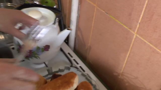 Бабушка с внучкой готовят вкусные пирожки ! Рецепт жареных пирожков на сковороде 2015 HD смотреть онлайн