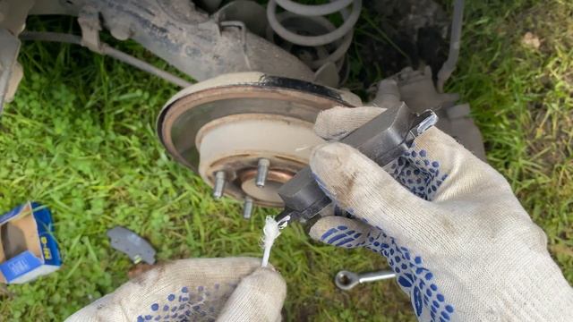 Замена задних тормозных колодок Kia Cerato - есть особенности! смотреть онлайн