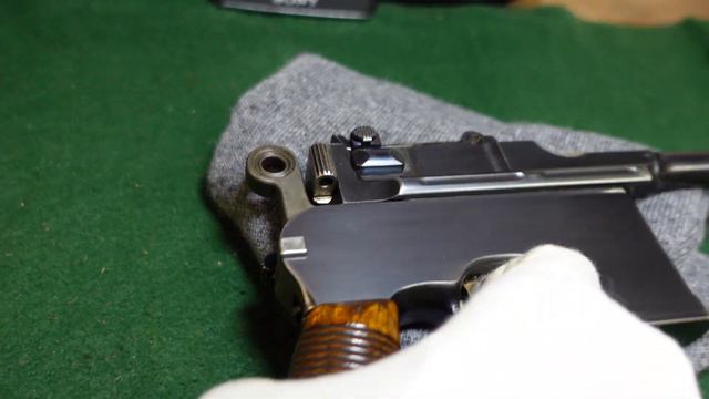 Mauser Spotlight: A Factory New Mauser Broomhandle C/96 Flatside From 1899. смотреть онлайн