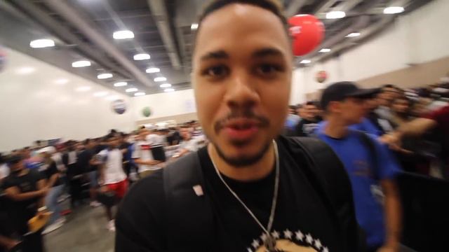DUDE PERFECT X SNEAKERCON X SHOETUBERS .. (BEST VLOG YET!) смотреть онлайн