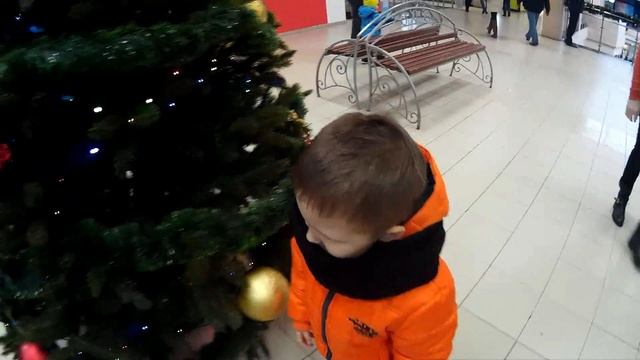 Большой Крокодил. Покупка Куртки . Магазин Игрушек. Новогодняя Ёлка. | Big Crocodile. New Year tree смотреть онлайн