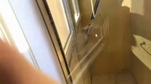 Монтаж сплит системы сбоку балкона.