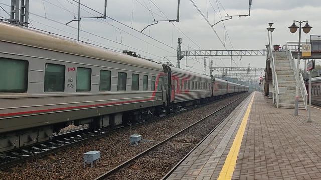 "Ползет" Электровоз ЭП2К-353 с пассажирским поездом №564С "Анапа - Москва Киевский вокзал" смотреть онлайн