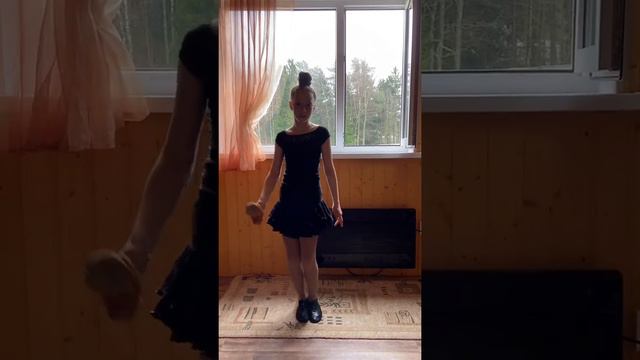 Танцевальный челлендж от участников студии "Созвездие". Дома не скучаем! Забавно и весело! смотреть онлайн