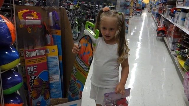 ✿ ВЛОГ: Покупаем новый скутер принцессы. Шопинг. Распаковка игрушек. Unboxing, shopping for kid смотреть онлайн