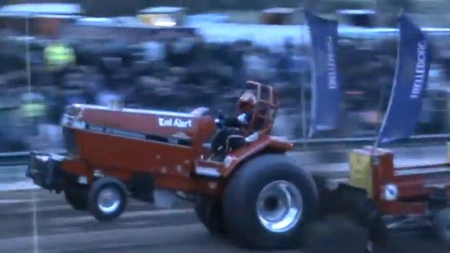 Red Alert high power tractor pull racing the strip & blows a turbo смотреть онлайн