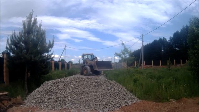 КАК СДЕЛАТЬ ДОРОГУ ИЗ ЩЕБНЯ,ПОГРУЗЧИКОМ смотреть онлайн