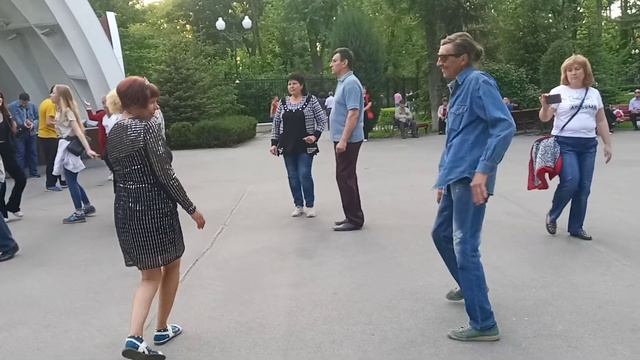 О, мама, если б ты знала о ком я молчу!!!??Танцы в парке Горького!!!??Харьков??Май 2021 смотреть онлайн