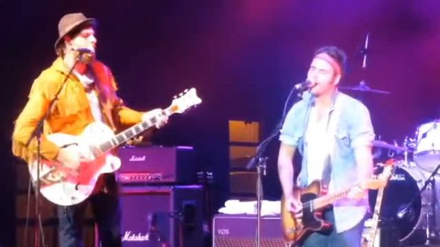 Matt Mays (featuring Adam Baldwin) - Brilliant Disguise смотреть онлайн