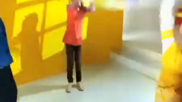 Напольная Игра Твистер танцевальный и Твистер кольца! смотреть онлайн