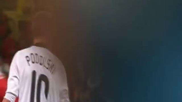 Poldi haut Ballack auf die Fresse смотреть онлайн