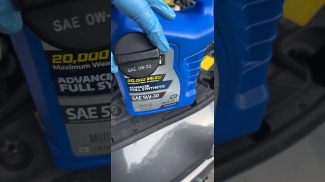 Does thicker oil cause more wear and damage to the engine? Higher viscosity oil vs lower viscosity смотреть онлайн