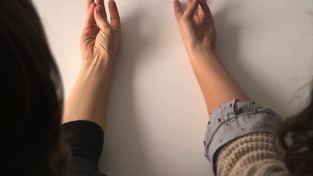 ВИДИТЕ СУХОЖИЛИЕ НА ЗАПЯСТЬЕ? ВОТ ЧТО ЭТО ЗНАЧИТ... смотреть онлайн