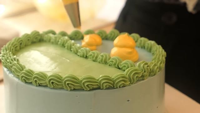 soft buttercream recipe + aesthetic duck cake tutorial [cake vlog + recipe] смотреть онлайн