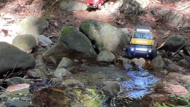 Traxxas TRX-4 Ford Bronco modified with RC4WD, CChand, Vanquish upgrades - epic water crossings смотреть онлайн