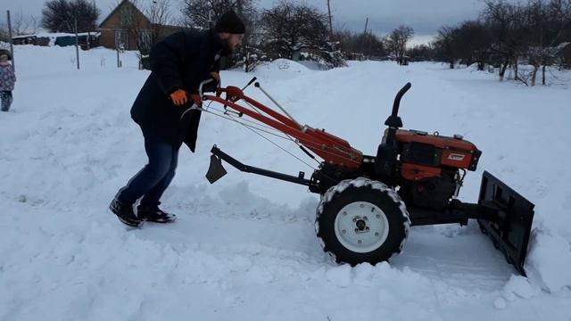 Приехали в деревню, а там: снегу по колено... смотреть онлайн