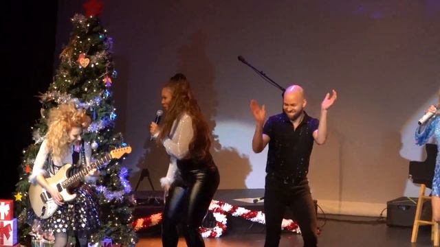 2022 12 15 Debbie Gibson - Electric Youth / Feel It Still смотреть онлайн