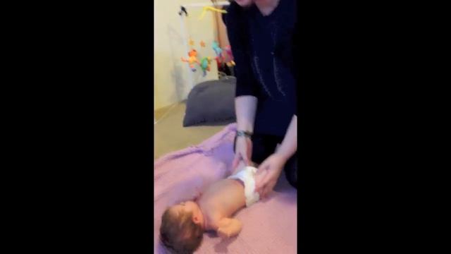 How to manage wind/gas and colic in your newborn baby смотреть онлайн