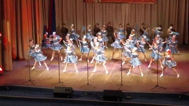 "Синий платочек" Народный ансамбль современного танца "Баттерфляй" город Торез смотреть онлайн