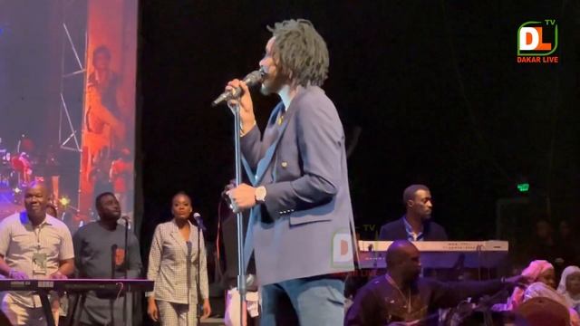 Du jamais vue, le Retro wally seck qui chauffe le public du grand Thêatre National смотреть онлайн