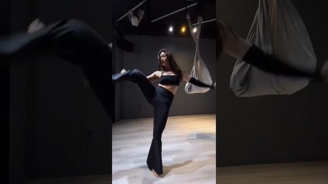 Aerial Hamock dance- “I will survive” смотреть онлайн
