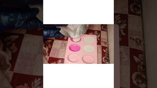 how to make melt and pour soap at home# handmade designed beauty soap#how to pour soap into mold смотреть онлайн