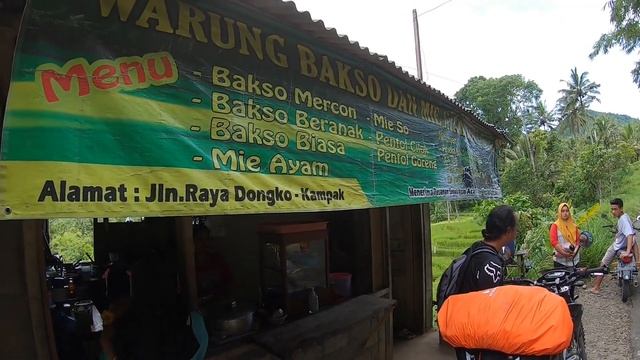 Shaky Bridge, Ricefields, Mountains And The Ocean In EAST JAVA| Motor TOURING JAVA ?? [S1-E6] смотреть онлайн