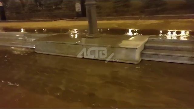 Площадь Славы "сочится" в Южно-Сахалинске смотреть онлайн