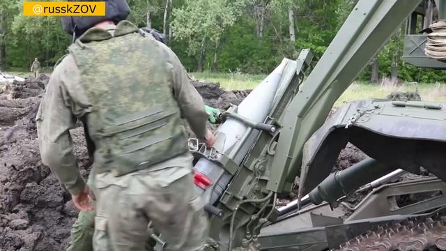 Российские 2С7М Малка бьют по позициям ВСУ в Харьковской области..mp4 смотреть онлайн