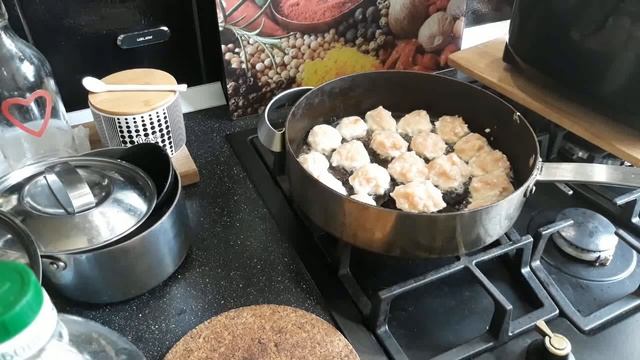 Вешаю тюль,мою кухонные фасады,готовлю ужин смотреть онлайн