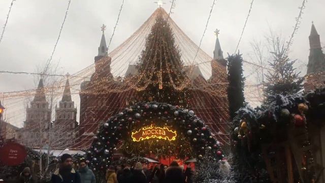 La Place Rouge à Moscou Ёлка на Манежной площади в Москве смотреть онлайн