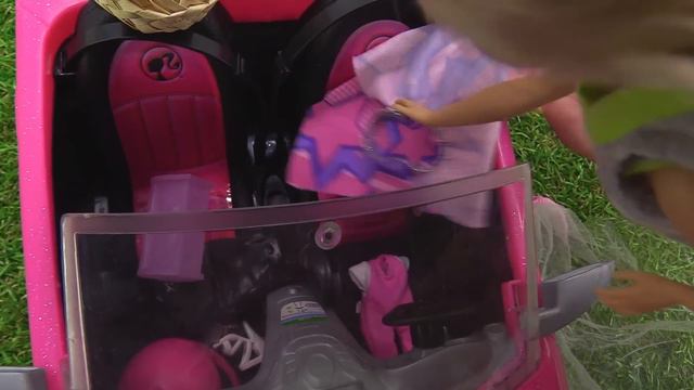 Видео про куклы. Распаковка Квин Би для Леди Баг. Игры и игрушки для девочек