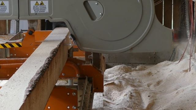 Kjell sågar virke med Norwood Lumbermate LM29 смотреть онлайн