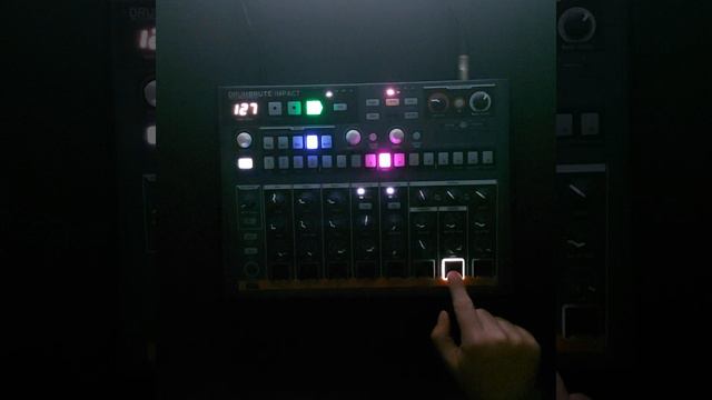 Thumping Techno Patterns TUTORIAL.Drumbrute drum machine analog смотреть онлайн