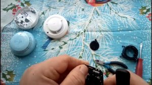 Разбираем и ломаем противопожарные датчики ИП 212-142 и ИП 212-64 .