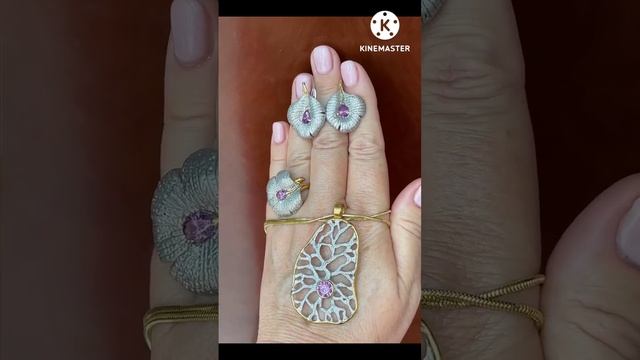НЕЖНЫЕ ЦВЕТЫ! Фианиты Swarovski цвета аметист. Кольцо, серьги КАННА. Кулон МАРНА. Серебро, позолота смотреть онлайн
